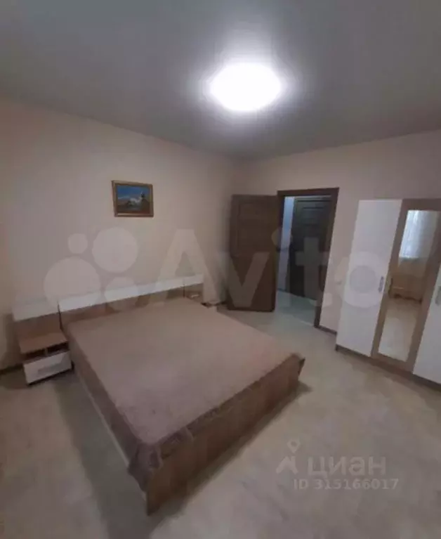 2-к кв. Тюменская область, Тюмень ул. Раушана Абдуллина, 2 (70.0 м) - Фото 0