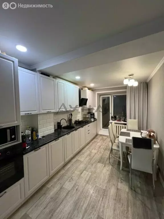 3-комнатная квартира: Набережные Челны, улица Аделя Кутуя, 3 (90 м) - Фото 1