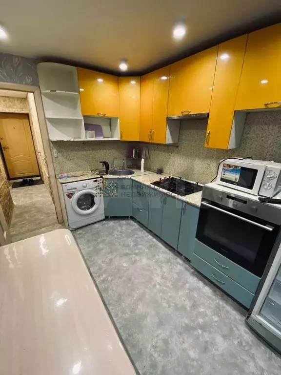 2-к. квартира, 50 м, 1/9 эт. - Фото 0
