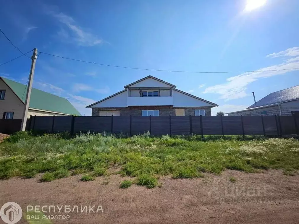 Дом в Хакасия, Ширинский район, с. Шира ул. Олимпийская (339 м) - Фото 0