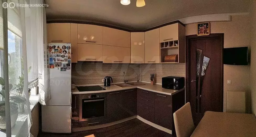 2-комнатная квартира: Тюмень, улица Республики, 219 (50 м) - Фото 1