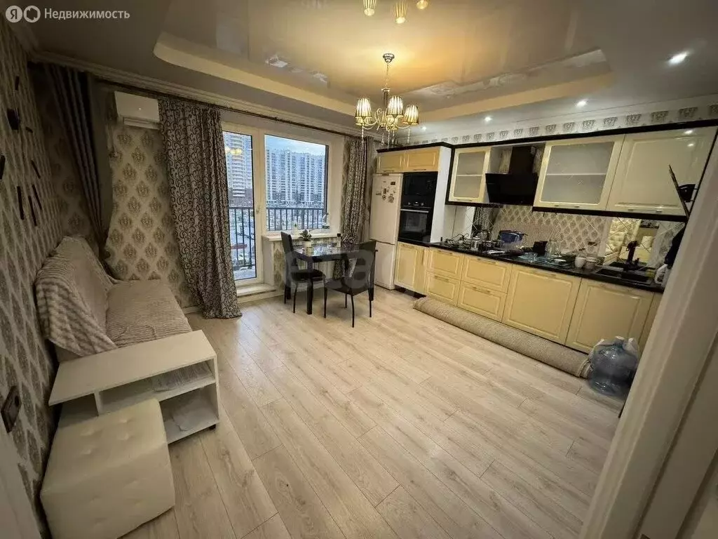 Квартира-студия: Челябинск, улица Братьев Кашириных, 131А (41.6 м) - Фото 1