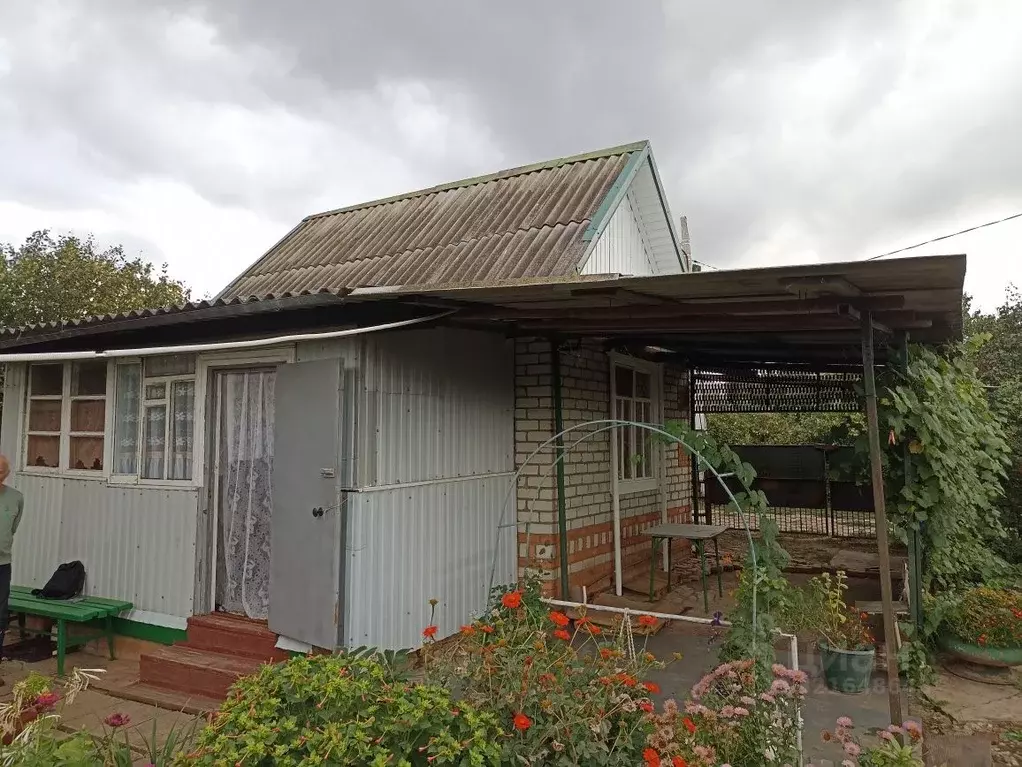 Дом в Саратовская область, Энгельсский район, Красноярское ... - Фото 1