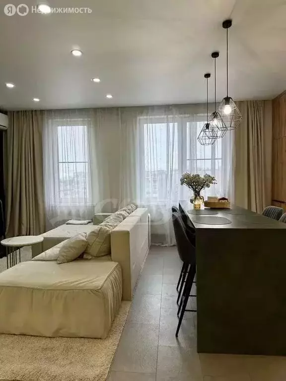 2-комнатная квартира: Тюмень, улица Муравленко, 11 (67 м) - Фото 0