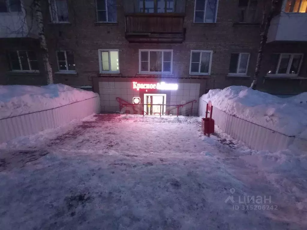Торговая площадь в Коми, Ухта просп. Космонавтов, 18 (198 м) - Фото 1