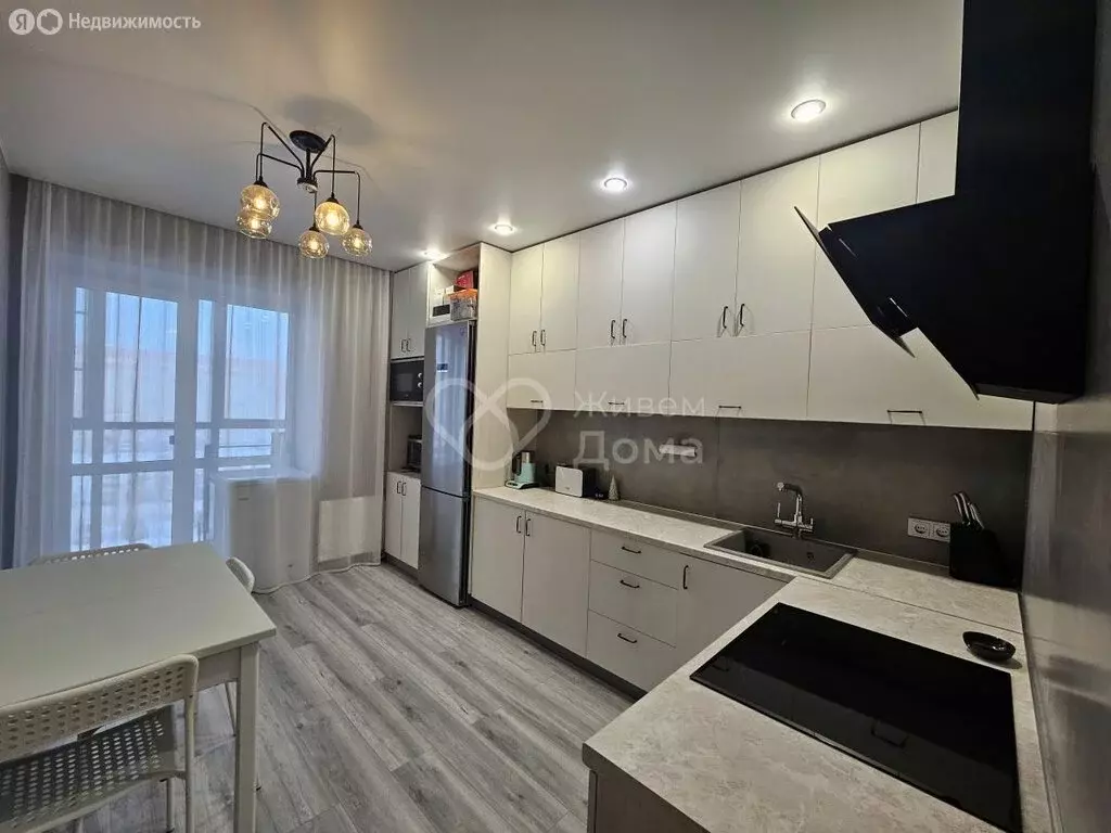 2-комнатная квартира: Волгоград, улица Расула Гамзатова, 7 (56.2 м) - Фото 1