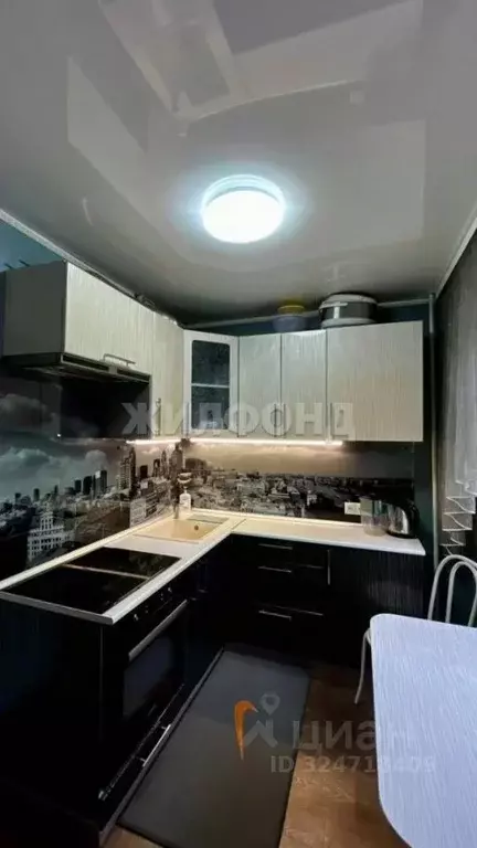 3-к кв. Хакасия, Абакан Хакасская ул., 80 (58.1 м) - Фото 1