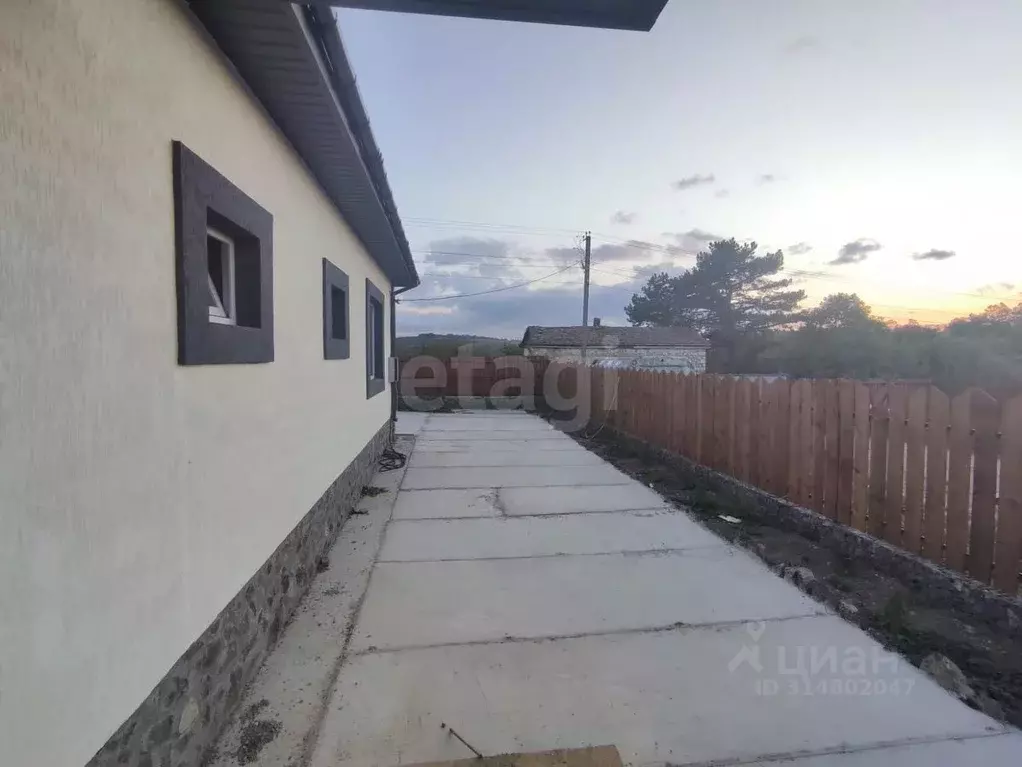 Дом в Крым, Симферопольский район, Перовское с/пос, с. Клиновка ул. ... - Фото 1