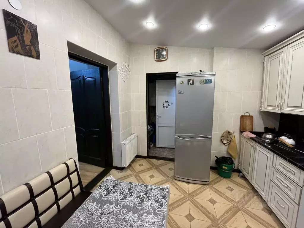 2-к кв. Крым, Симферополь ул. Караимская, 56 (38.2 м) - Фото 2