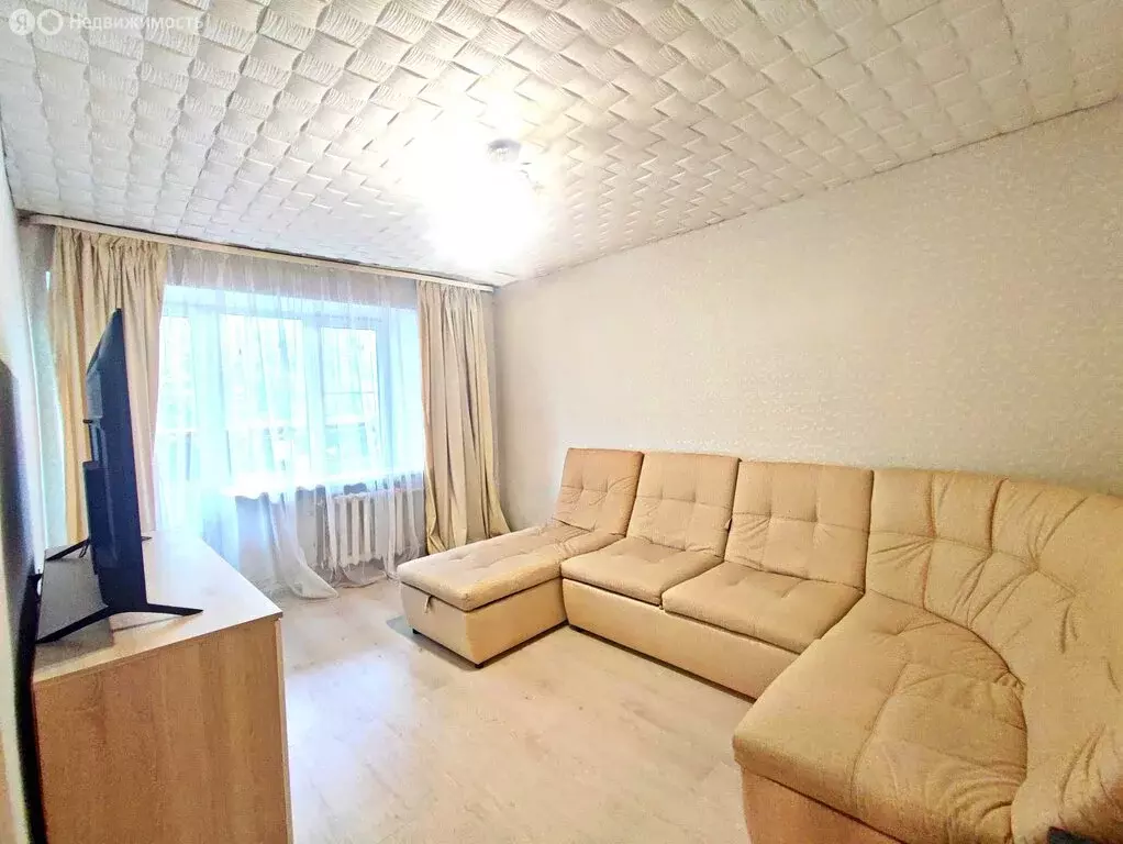 2-комнатная квартира: Арамиль, улица 1 Мая, 79А (50 м) - Фото 0