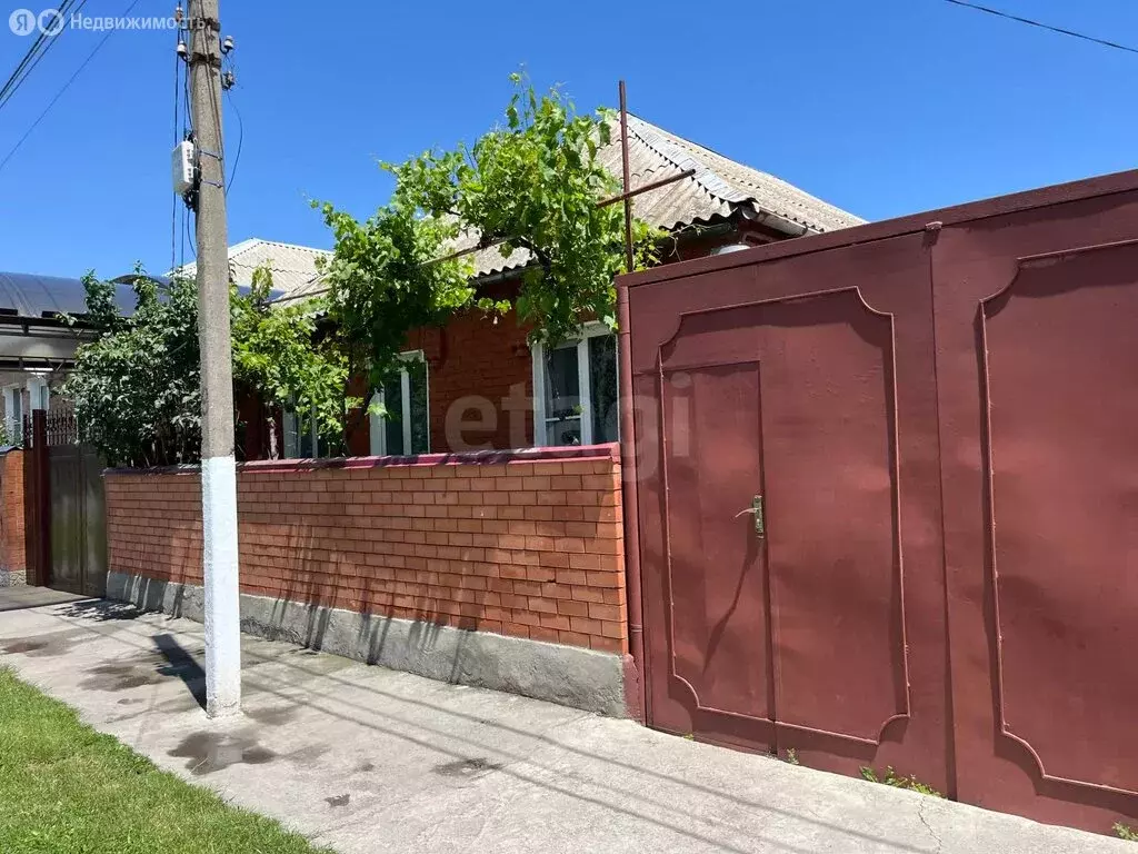 Дом в Камбилеевское, улица Ю. Кучиева (150 м) - Фото 1