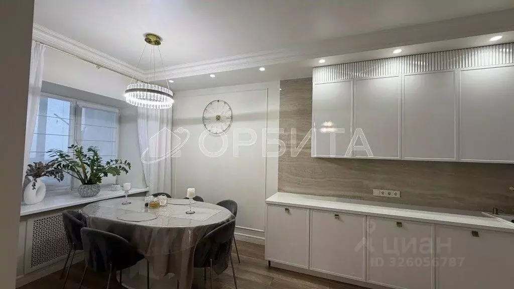 3-к кв. Тюменская область, Тюмень ул. 50 лет Октября, 29 (98.0 м) - Фото 0