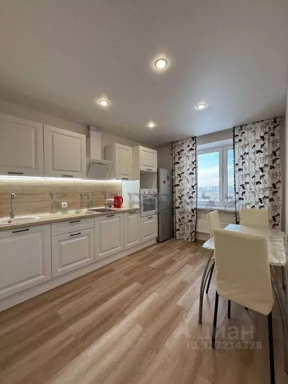 1-к кв. Тюменская область, Тюмень ул. Тимофея Чаркова, 28 (35.0 м) - Фото 1