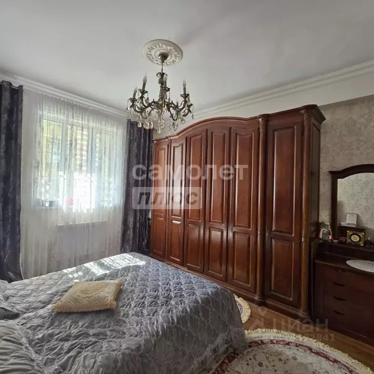 2-к кв. Дагестан, Махачкала ул. Хуршилова, 17Е (80.0 м) - Фото 0