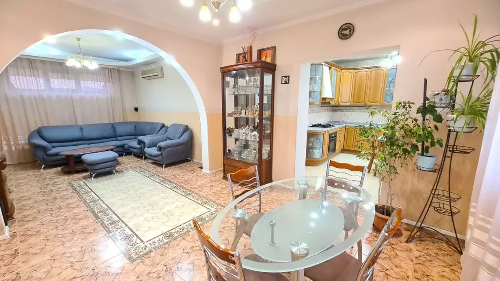 Дом в Ростовская область, Ростов-на-Дону ул. Цезаря Куникова, 22 (270 ... - Фото 0