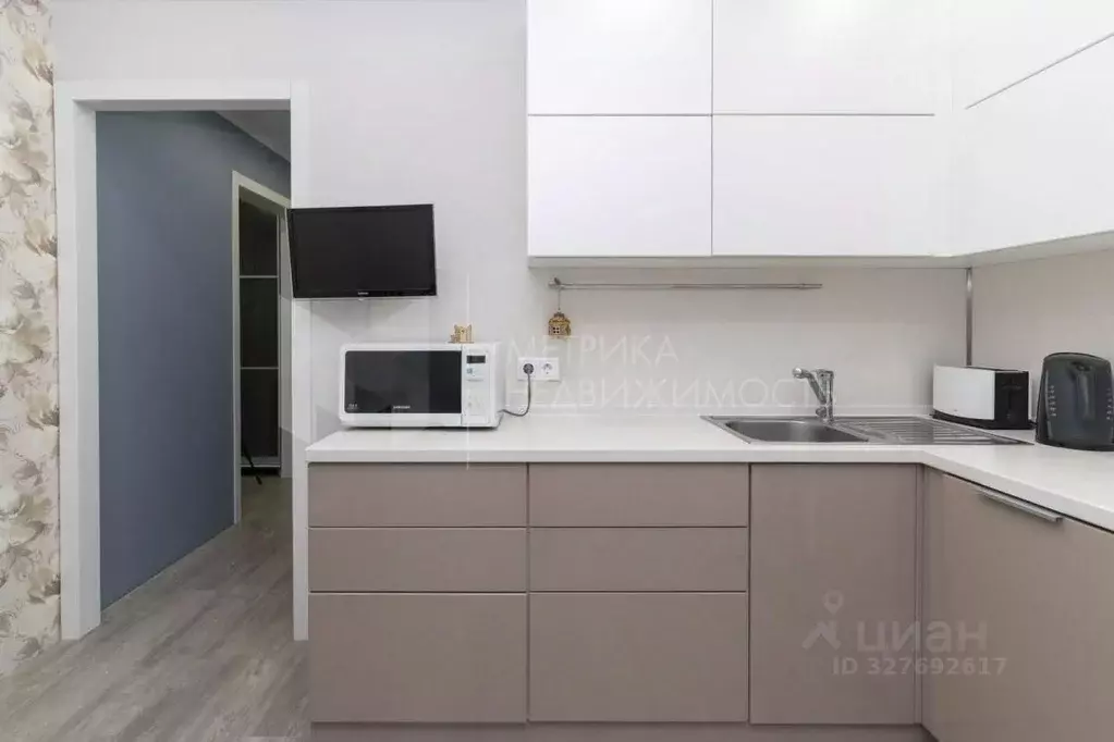 2-к кв. Тюменская область, Тюмень ул. Федюнинского, 58к2 (58.9 м) - Фото 0