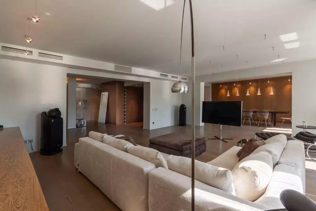 Квартира, 4 комнаты, 210.6 м - Фото 0