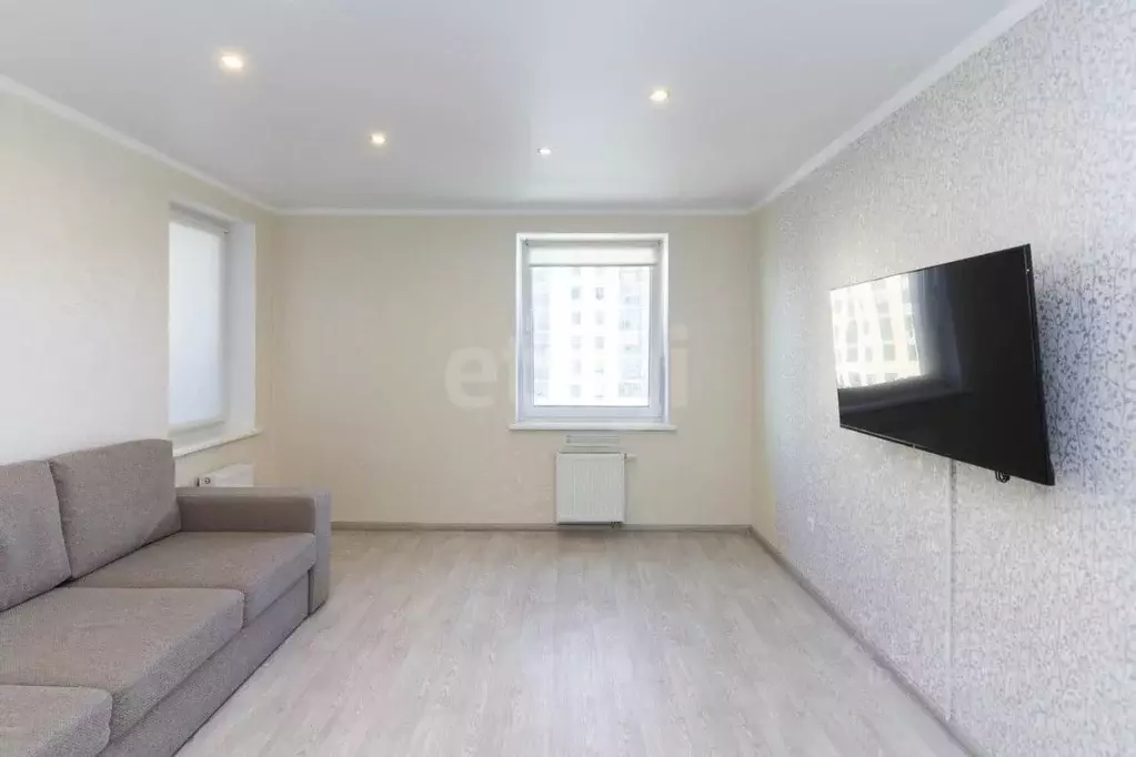 2-к кв. Тюменская область, Тюмень ул. Монтажников, 61 (57.0 м) - Фото 1