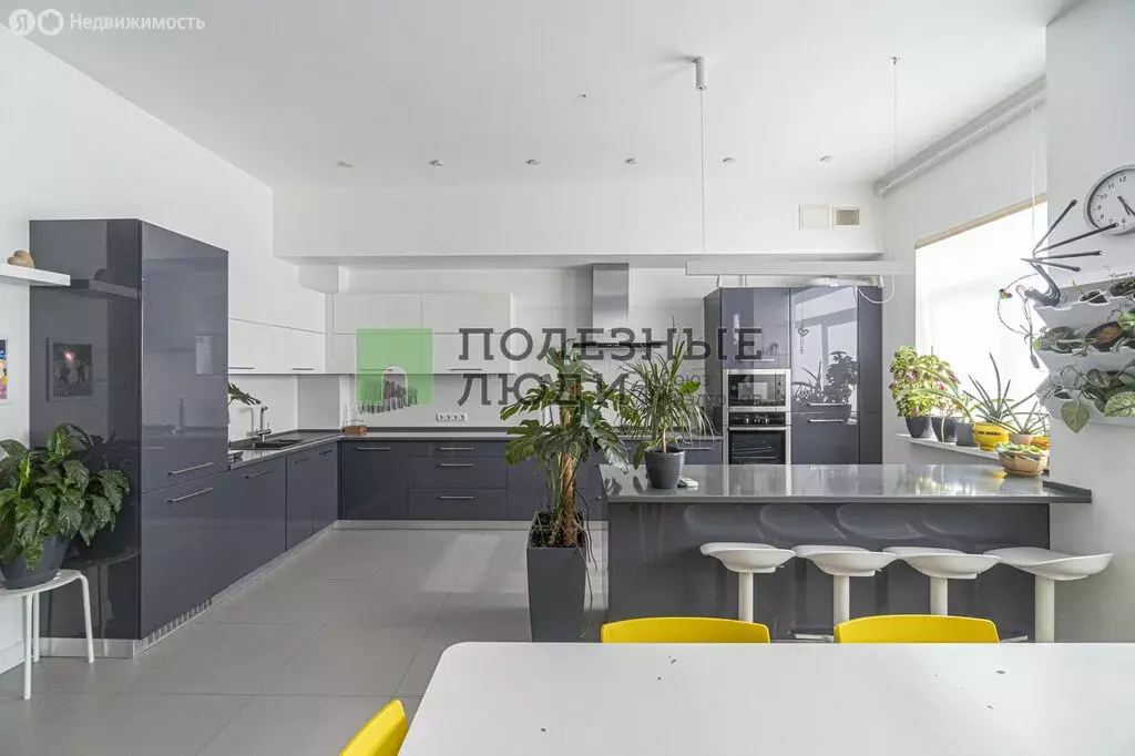 4-комнатная квартира: Севастополь, Маячная улица, 13 (182.1 м) - Фото 1