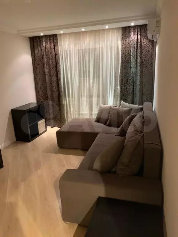 1-к. квартира, 36 м, 1/9 эт. - Фото 0
