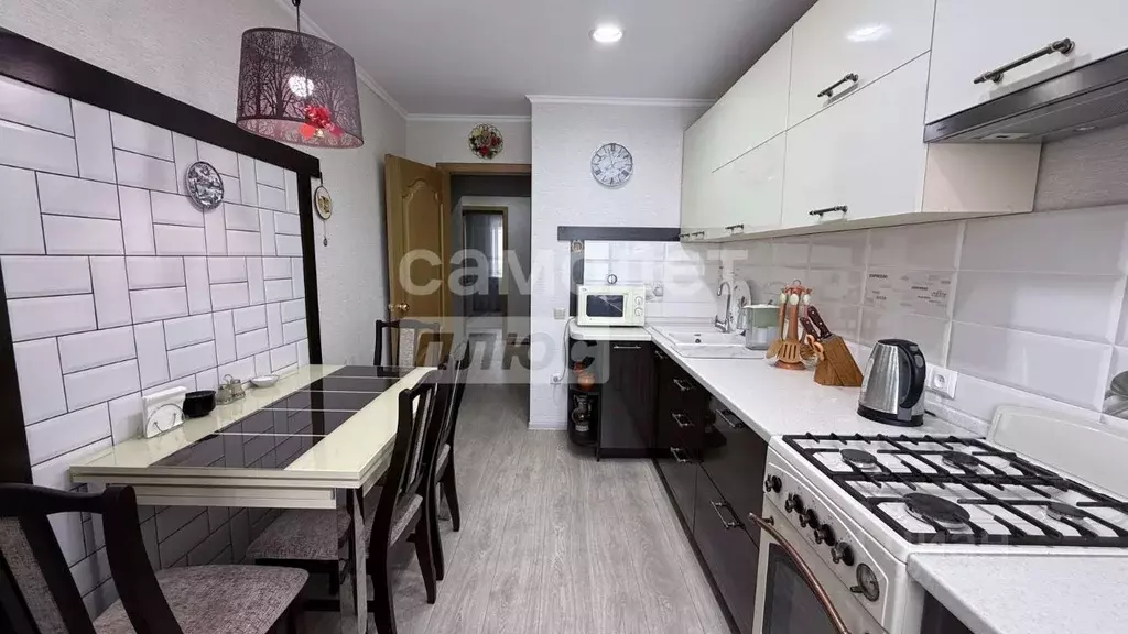 3-к кв. Самарская область, Сызрань ул. Есенина, 13 (71.5 м) - Фото 2