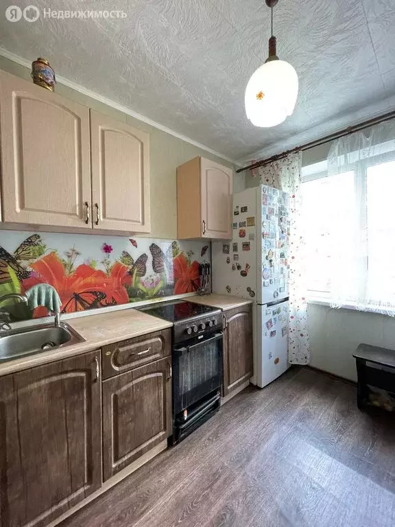3-комнатная квартира: Челябинск, улица Хохрякова, 28 (65.8 м) - Фото 0