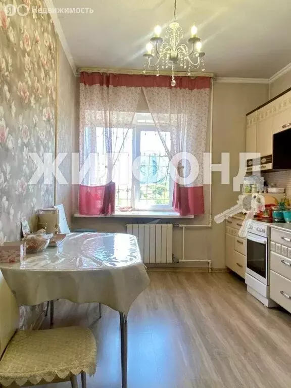 3-комнатная квартира: Кызыл, улица Калинина, 2А (79.9 м) - Фото 1
