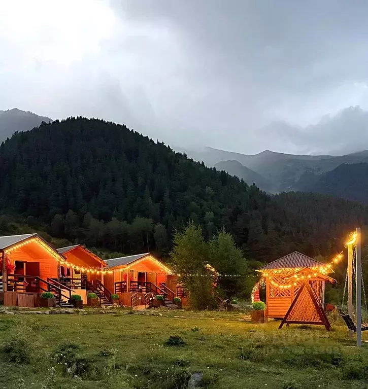 Дом в Карачаево-Черкесия, Зеленчукский район, с. Архыз ул. Банковская, ... - Фото 1