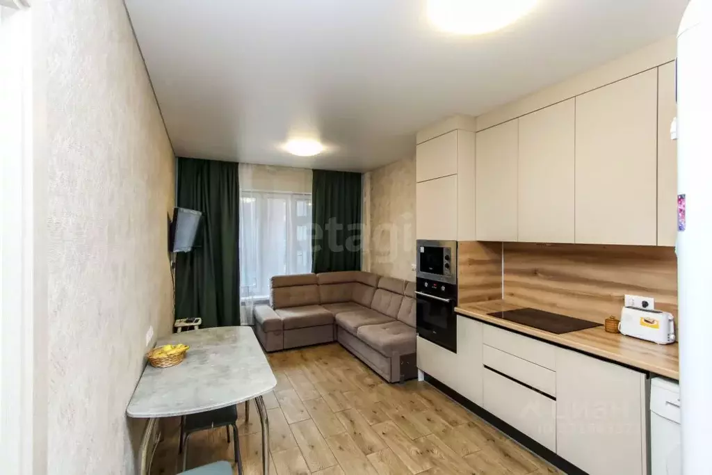 3-к кв. Тюменская область, Тюмень ул. Разведчика Кузнецова, 7 (76.7 м) - Фото 1