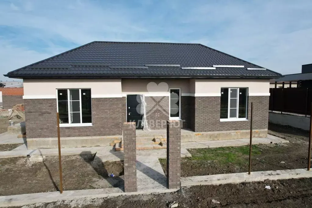 Дом в Адыгея, Тахтамукайский район, Энемское городское поселение, ... - Фото 1