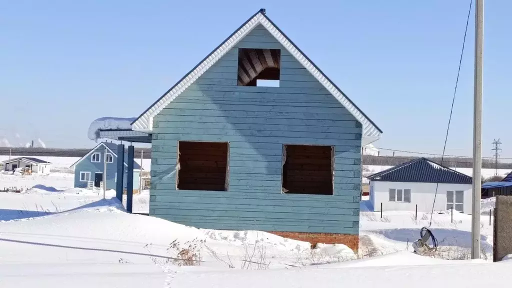Дом в Башкортостан, Стерлитамакский район, Казадаевский сельсовет, с. ... - Фото 1