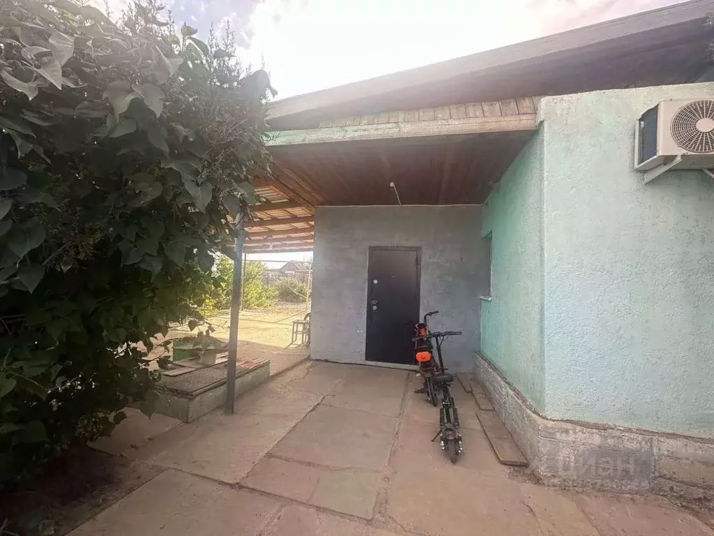 Дом в Астраханская область, Красноярский муниципальный округ, с. ... - Фото 1