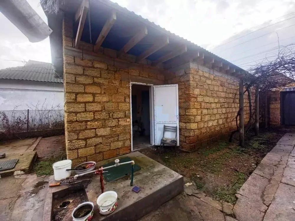 Дом в Крым, Сакский район, Ореховское с/пос, с. Михайловка ул. ... - Фото 2