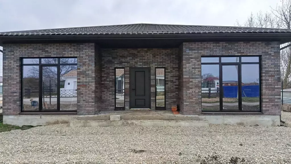 Дом в Адыгея, Тахтамукайский район, Старобжегокай аул ул. Дружбы (165 ... - Фото 1