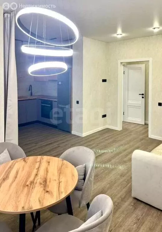 2-комнатная квартира: Абакан, улица Генерала Тихонова, 8/2 (60.6 м) - Фото 1