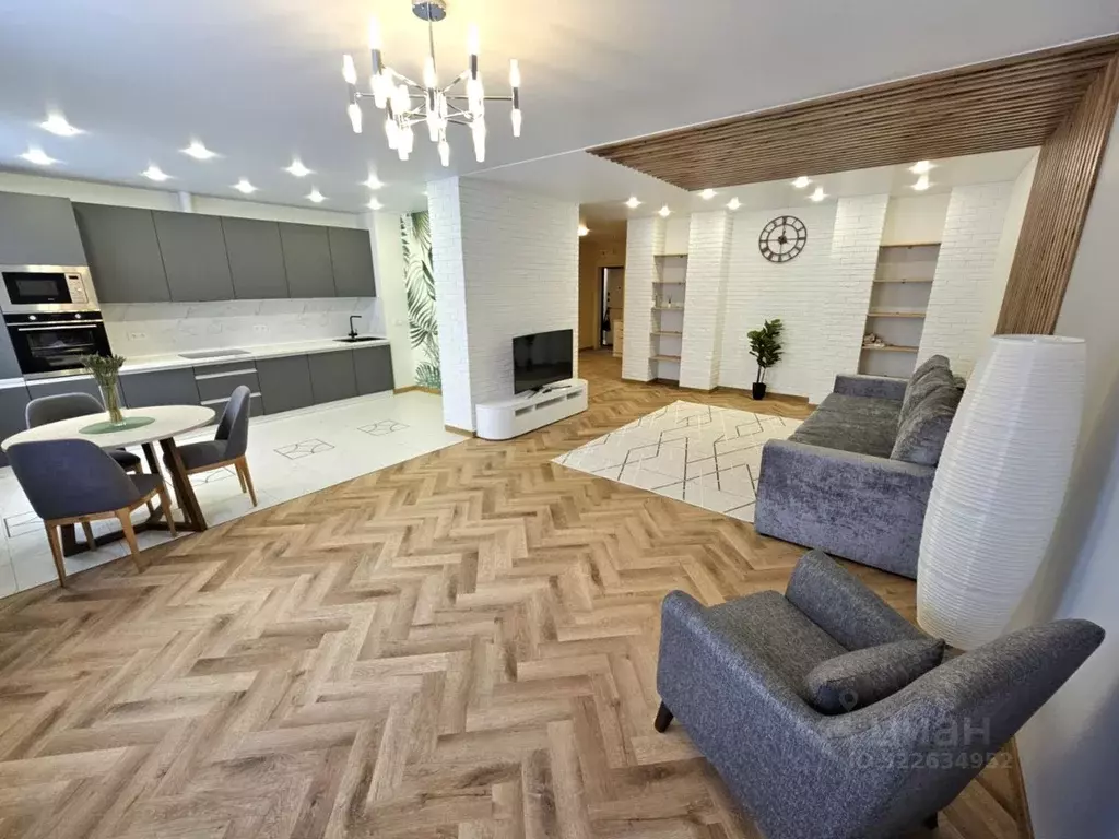 2-к кв. Нижегородская область, Нижний Новгород Сенная пл., 1 (95.0 м) - Фото 1