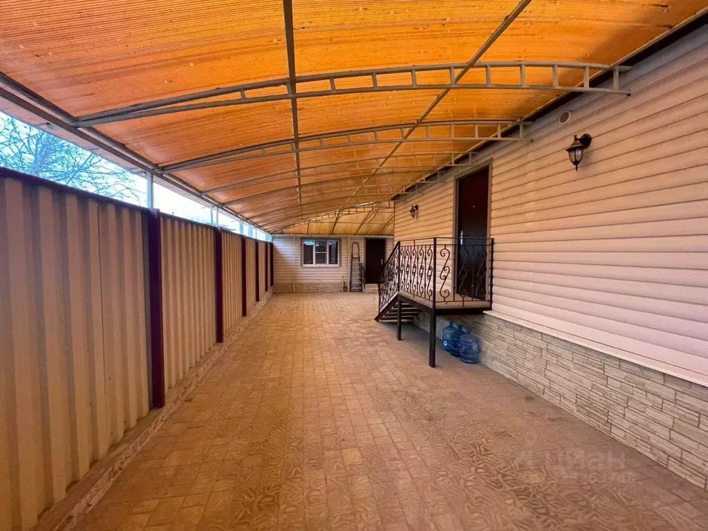 Дом в Астраханская область, Астрахань Знаменская ул., 2 (95 м) - Фото 1