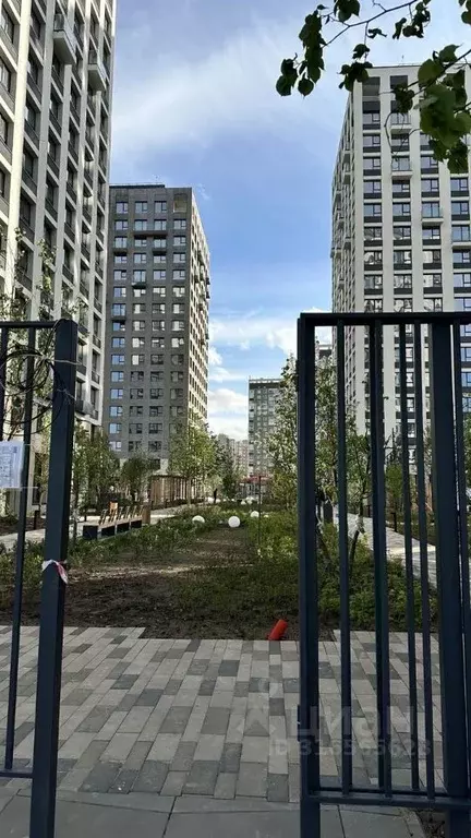 2-к кв. Омская область, Омск ул. Б.Г. Шаронова, 9 (88.5 м) - Фото 0