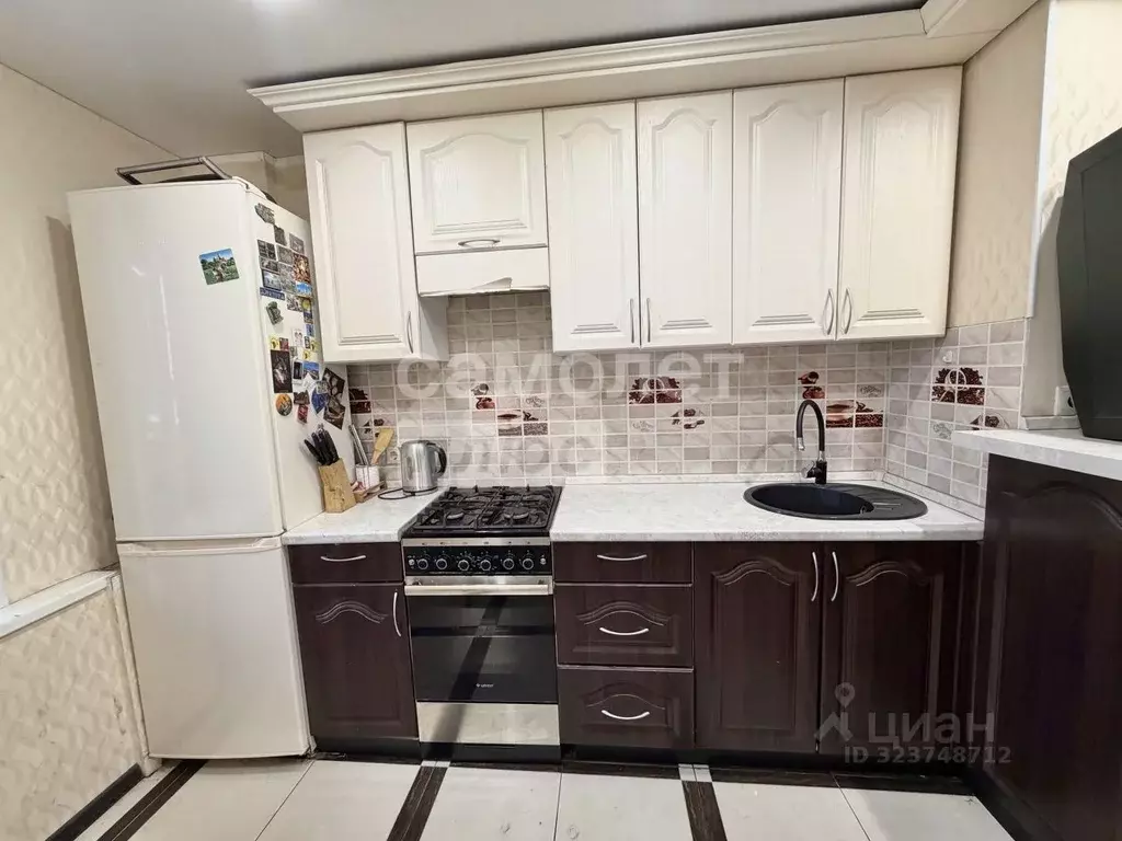 2-к кв. Брянская область, Брянск ул. Молодой Гвардии, 71А (52.4 м) - Фото 1