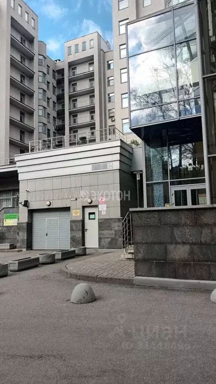 Гараж в Санкт-Петербург Каменноостровский просп., 40 (17 м) - Фото 0