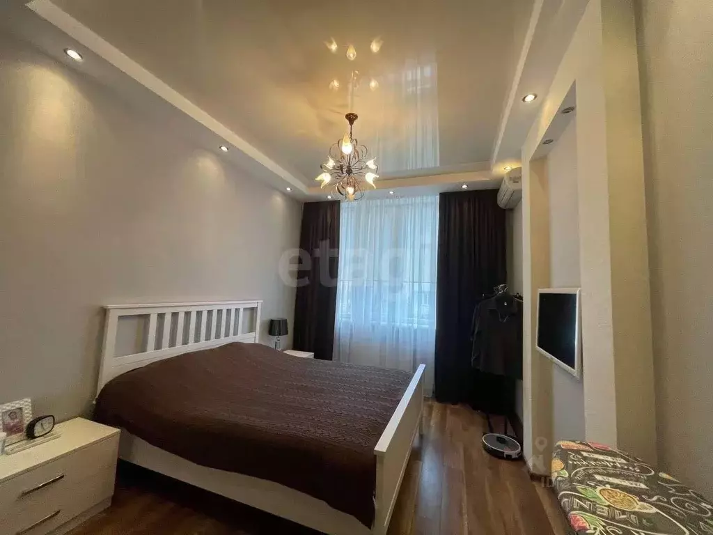 2-к кв. Крым, Симферополь ул. Тренева (65.4 м) - Фото 0