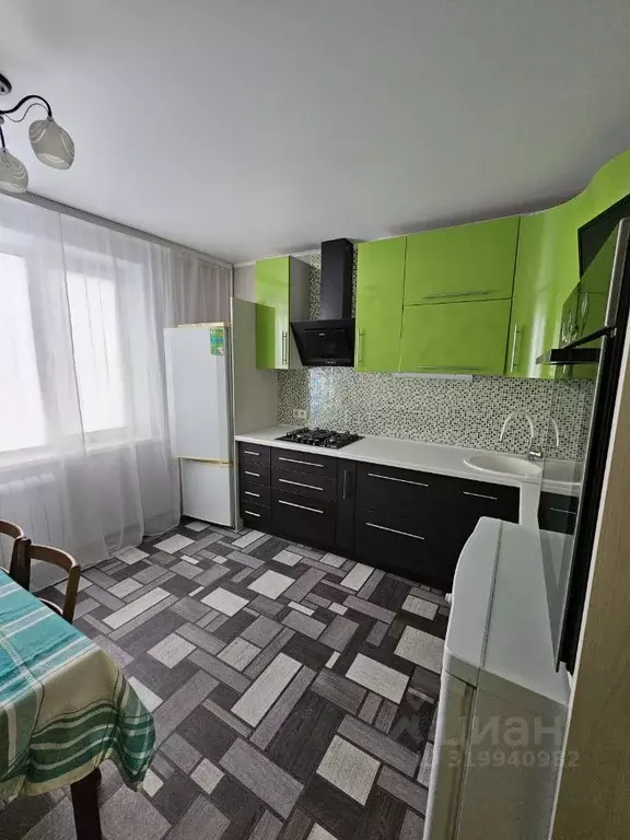 2-к кв. Омская область, Омск ул. Попова, 3/3 (52.0 м) - Фото 0