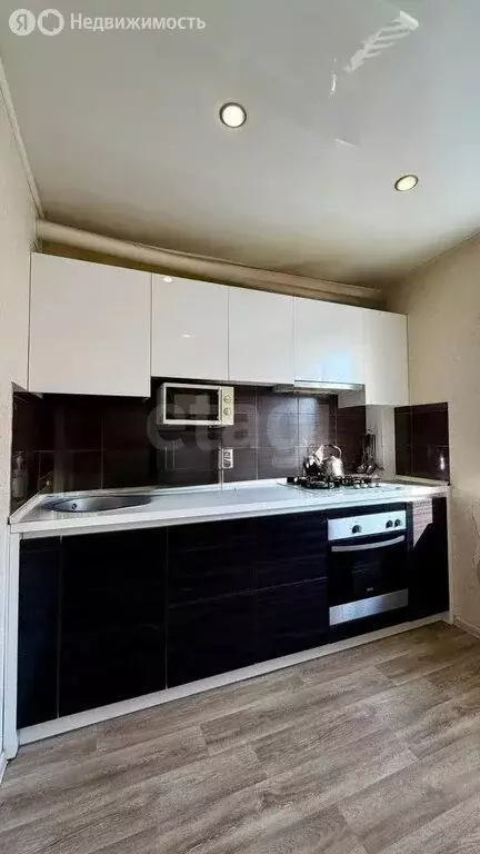 2-комнатная квартира: Саратов, улица имени Братьев Никитиных, 16А ... - Фото 1