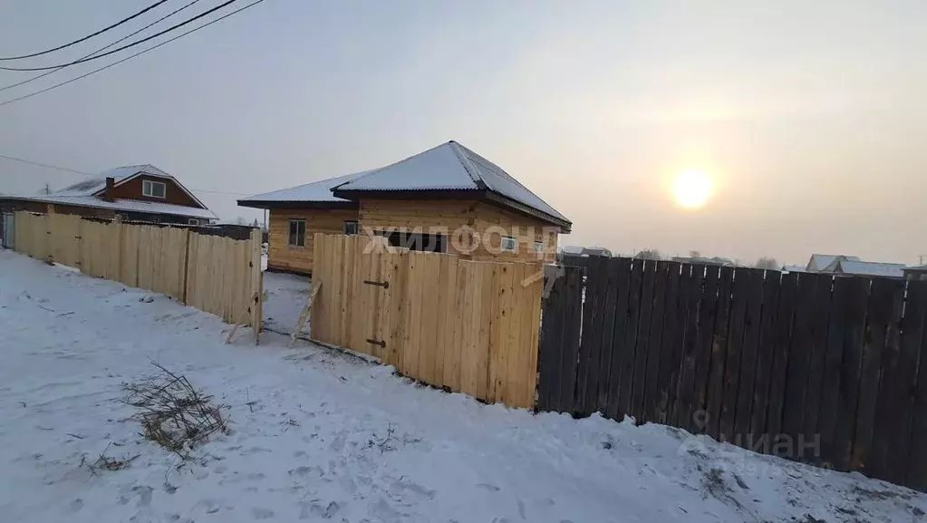 Дом в Хакасия, Усть-Абаканский район, д. Чапаево ул. Светлая (120 м) - Фото 0