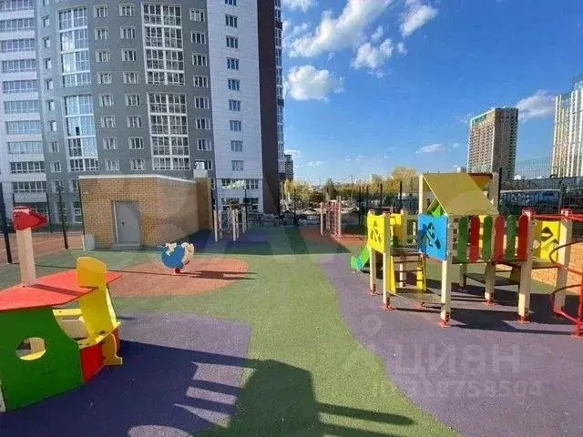 3-к кв. Башкортостан, Уфа ул. Минигали Губайдуллина, 10 (93.2 м) - Фото 0