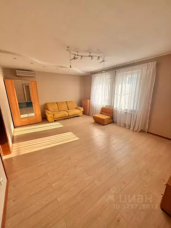 2-к кв. Астраханская область, Астрахань пер. Щекина, 10 (92.0 м) - Фото 1