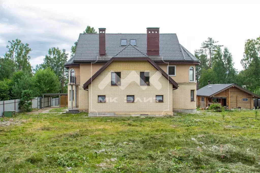 Дом в посёлок Пески, коттеджный посёлок Золотые пески, 67 (450 м) - Фото 1