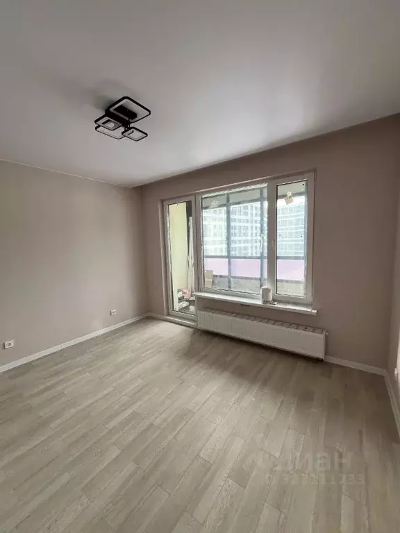 Студия Санкт-Петербург бул. Головнина, 4 (21.6 м) - Фото 1