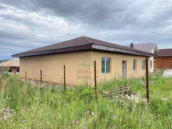 Дом в Башкортостан, Уфимский район, Русско-Юрмашский сельсовет, д. ... - Фото 1