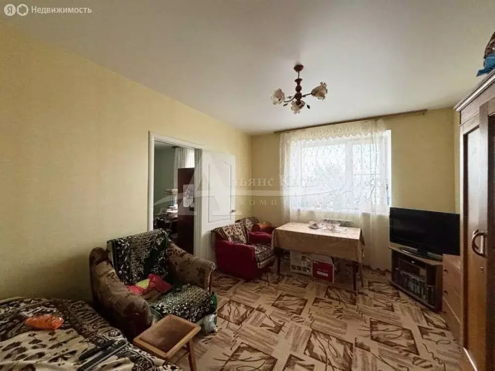 3-комнатная квартира: Новопавловск, улица Калинина, 15/1 (57.4 м) - Фото 1